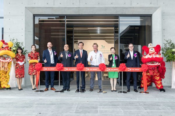 (SHL leaders and Taiwan government dignitaries grace the Liufu site ribbon-cutting ceremony)