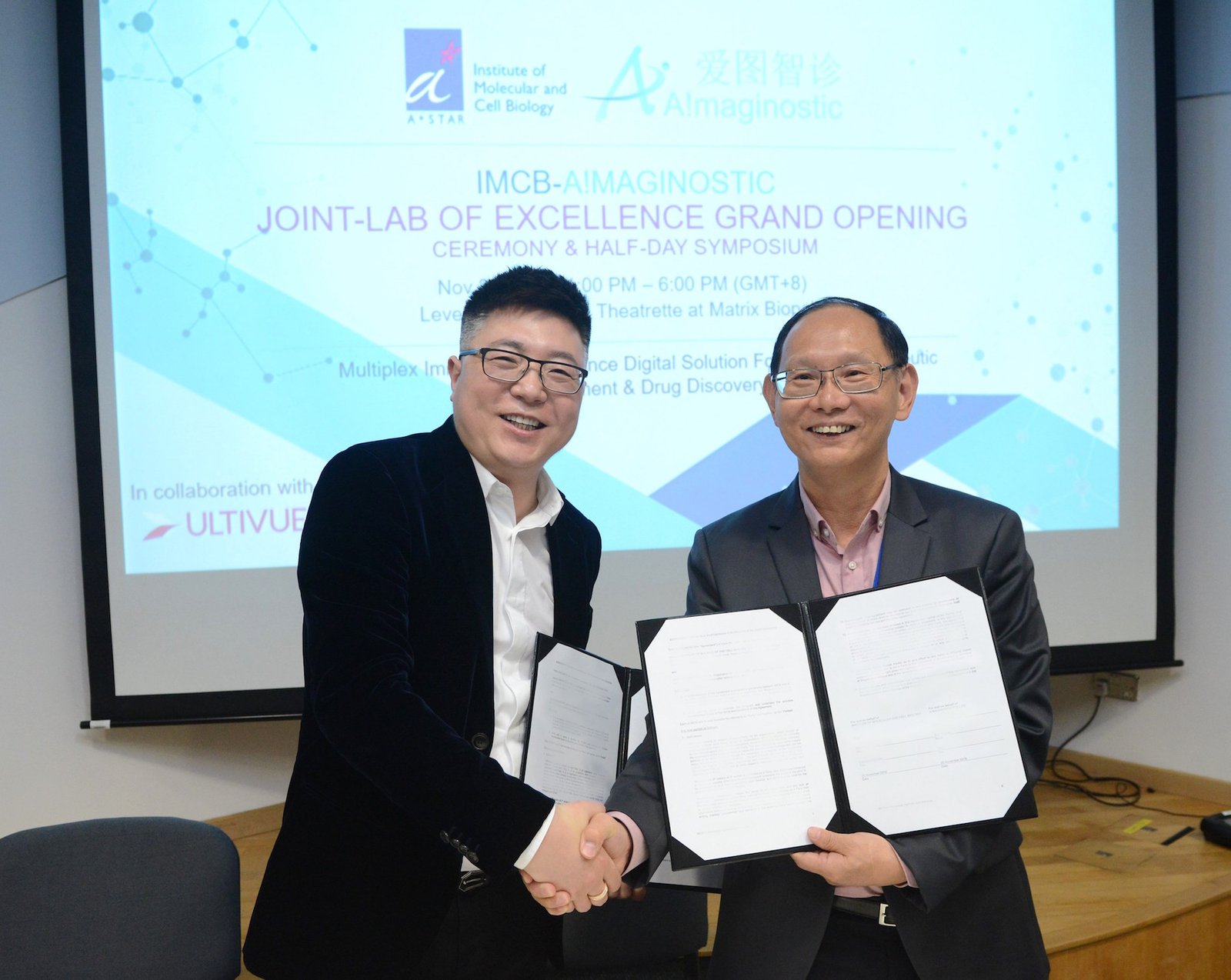 From Left-Right: Mr Guo Xiu Min, Chief Executive Officer, A!maginostic, with Professor Hong Wanjin, Executive Director of A*STAR’s Institute of Molecular and Cell Biology (IMCB), at the opening of the IMCB-A!maginostic Joint Lab of Excellence