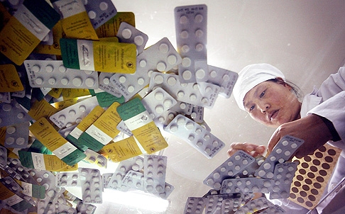 China's State Food and Drug Administration has launched a six-month campaign that would target sales of illegal online drugs and fake traditional Chinese medicine