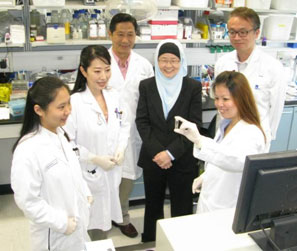 IBN research team (from R-L): Dr Susi Tan, Dr Motoichi Kurisawa, Prof Jackie Y. Ying, Dr Shujun Gao, Dr Joo Eun Chung and Ms Nunnarpas Yongvongsoontorn