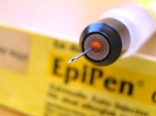 Pfizer gets rights to market Mylan's EpiPen